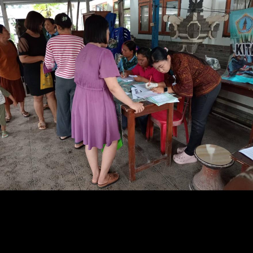Melakukan giat Posyandu Balita yang di laksanakan rutin setiap bulan di Desa Pesedahan