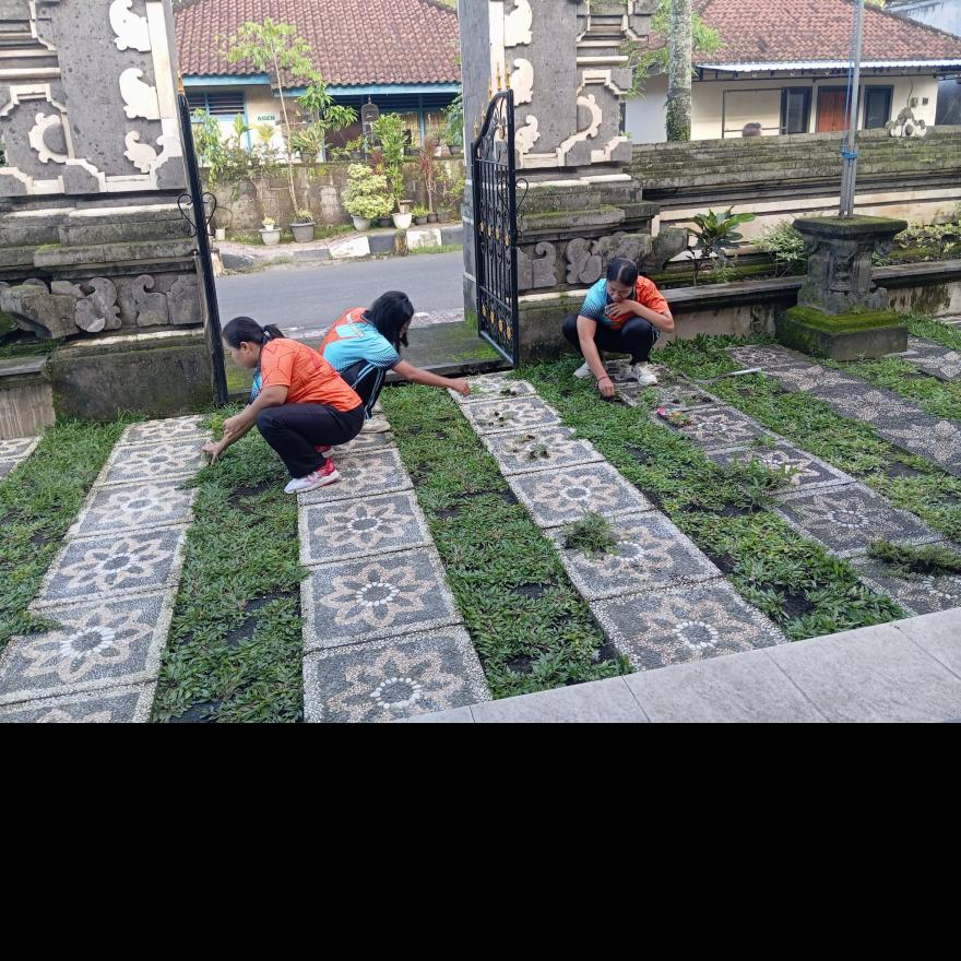 Aksi Jumat Bersih dan Penguatan Tim Gotong Royong Kreatif Desa Pesedahan